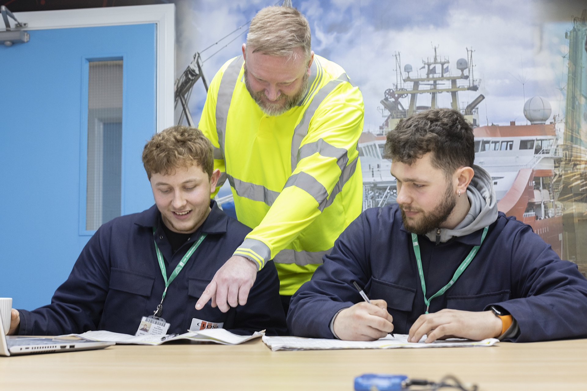 Apprentices Energy Apprentices On Site Classroom With Tutor