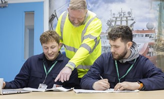 Apprentices Energy Apprentices On Site Classroom With Tutor